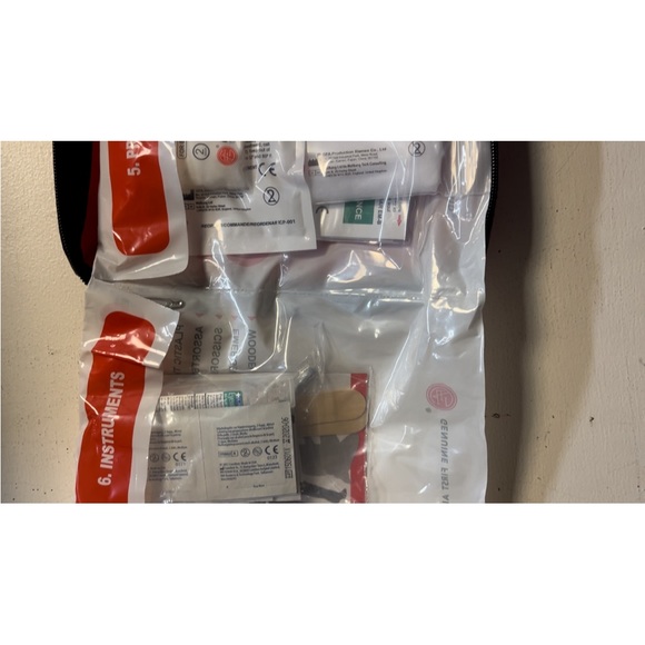 Genuine First Aid Kit - Picture 3 of 9